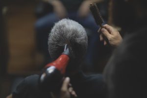 Μέχρι και ο κουρέας;;; Η Ινδία έχει ξεφύγει! ΒΙΝΤΕΟ