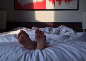 Ιάπωνας πληρώνεται…για να “μην κάνει τίποτα!”! Τρέχουν πίσω του! ΒΙΝΤΕΟ