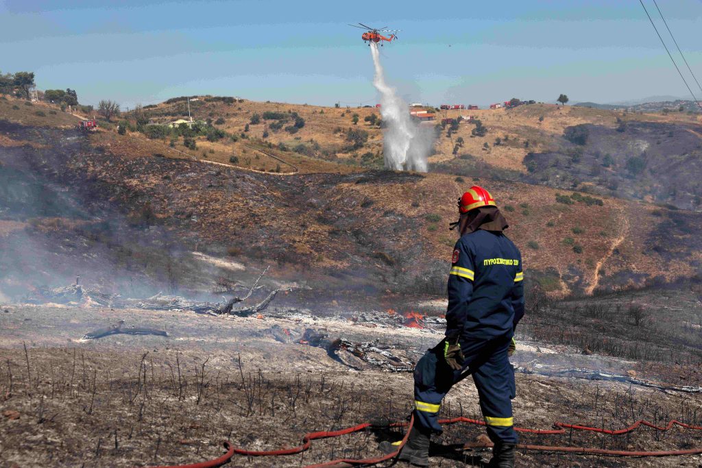Φωτιά στη Δροσοπηγή Αφιδνών: Ενισχύθηκαν οι δυνάμεις – Ήχησε το 112 στους κατοίκους, κυκλοφοριακές ρυθμίσεις