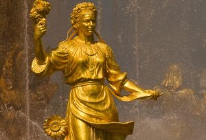 Ούτε το “άγαλμα” δεν άντεξε στην πρόκληση του μπόμπιρα! (Vid)