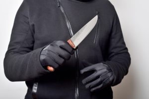 Τρομακτική στιγμή: Μαθήτρια μαχαίρωσε καθηγήτρια για τον κακό βαθμό στα μαθηματικά! vid