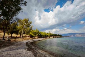 Αίθριος ο καιρός σήμερα: Ανεβαίνει ξανά η θερμοκρασία – Βοριάδες έως 7 μποφόρ στο Αιγαίο