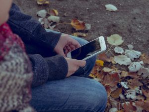 Οι εκπαιδευτικοί στηρίζουν τις απαγορεύσεις στη χρήση κινητών και social media για τους μαθητές