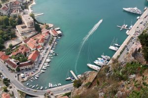 Η πόλη Κότορ του Μαυροβουνίου μετατρέπεται σε υπαίθρια γκαλερί γεμάτη φως