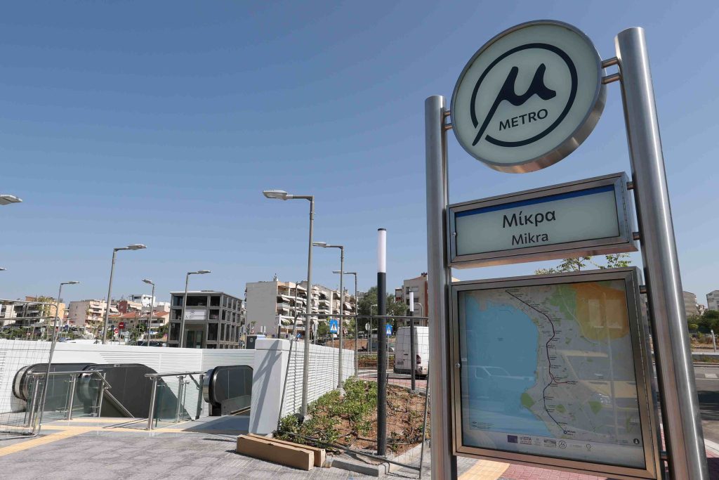 Θεσσαλονίκη: Τρία νέα στέγαστρα στον σταθμό Μετρό «Μίκρα» τοποθέτησε ο ΟΣΕΘ