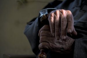 Συνελήφθη 90χρονος που οδηγούσε στο αντίθετο ρεύμα της Αττικής Οδού