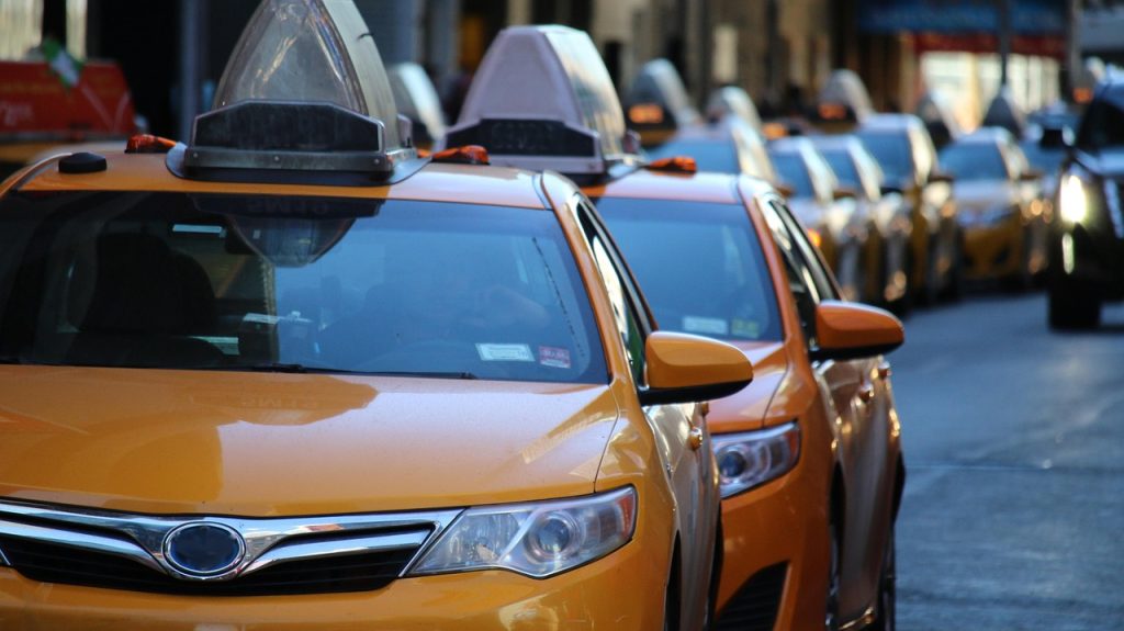 Απίστευτο βίντεο με έναν άντρα στις ΗΠΑ και μια φιάλη οξυγόνου σε ταξί!
