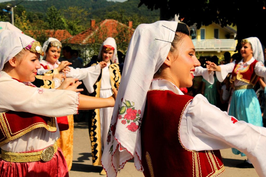 Η παράδοση των Βαλκανίων που μετατρέπει τα χάλκινα σκεύη σε όργανα! (Vid)