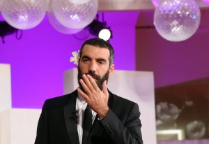 Ο Ρομέν Γαβράς στην λαμπερή πρεμιέρα της ταινίας του στη Στέγη: «Ήταν πολύ σημαντικό να γυρίσουμε αυτή την ιδιαίτερη ταινία στην Ελλάδα»