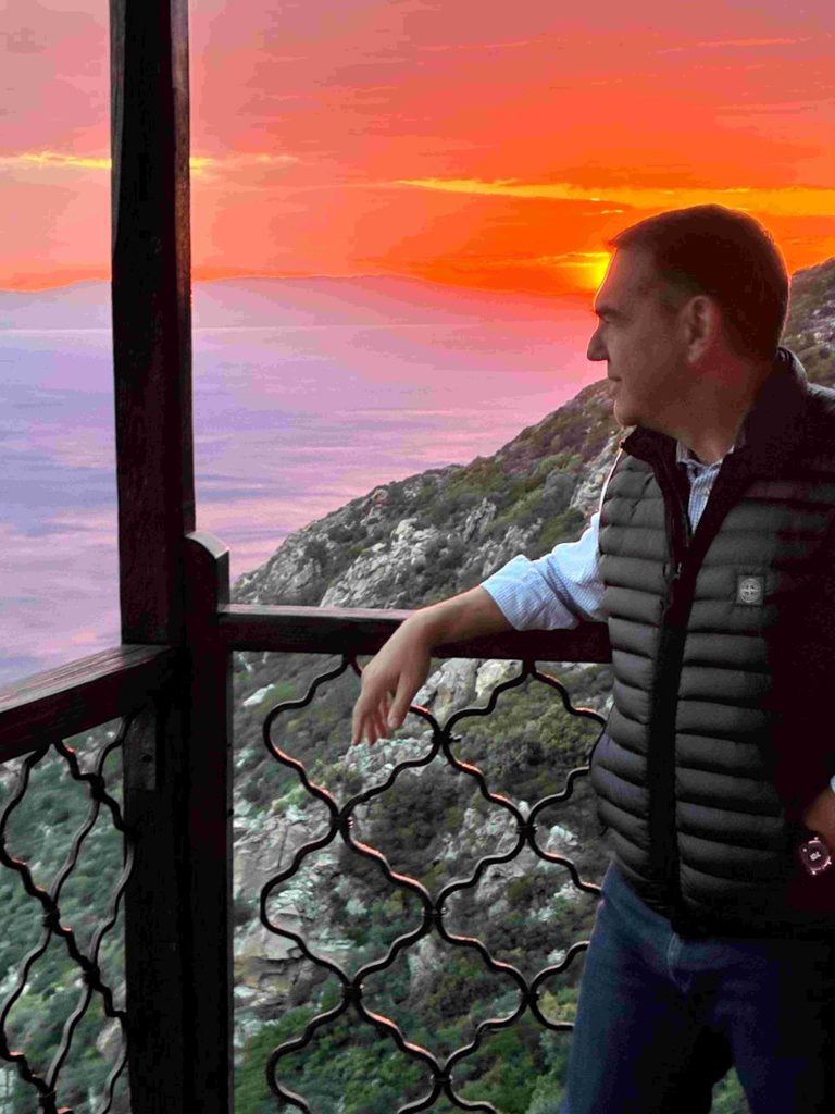 Έξαλλος ο Πολάκης για την επίσκεψη Τσίπρα στο Άγιο Όρος: “Ντροπή και αίσχος και κρίμα!”