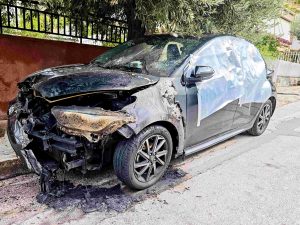 Τρεις εμπρηστικές επιθέσεις σε Γλυφάδα και Ηράκλειο – Αναζητείται 46χρονος
