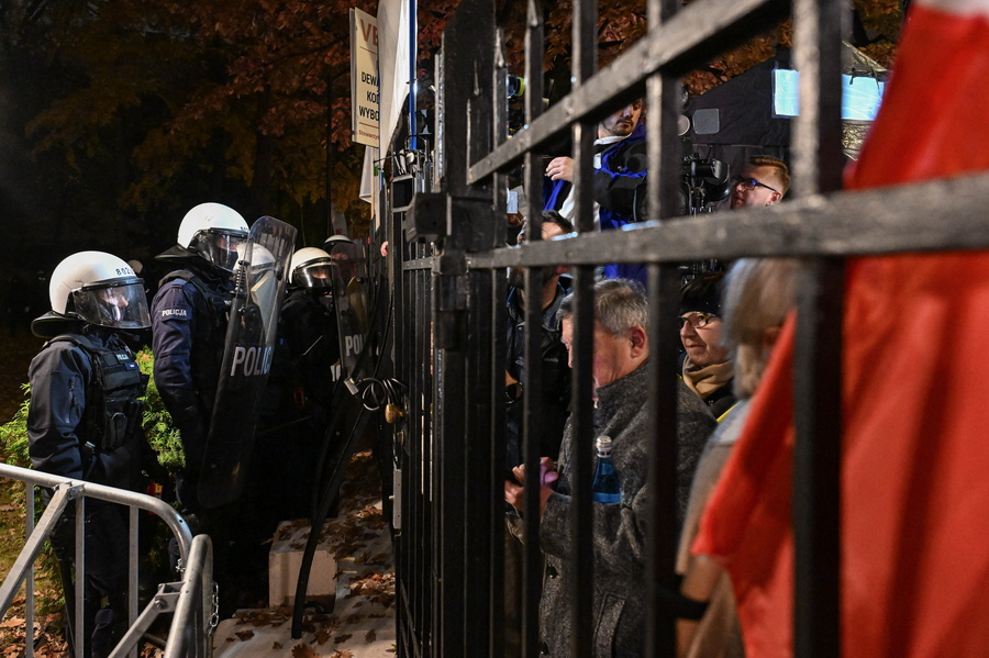 Απόπειρα πραξικοπήματος στην Πολωνία: Πήρε την κατάσταση στα χέρια του ο πρόεδρος – Τσακώθηκε με δικαστές – Vid