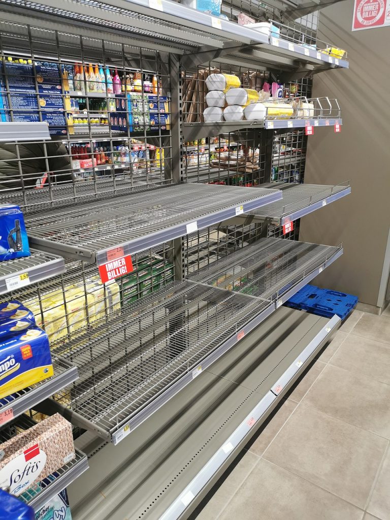 Απόδειξη πως μπορούν να προκαλέσουν χάος ό,τι ώρα θέλουν, αδειάζοντας τα ράφια – Video