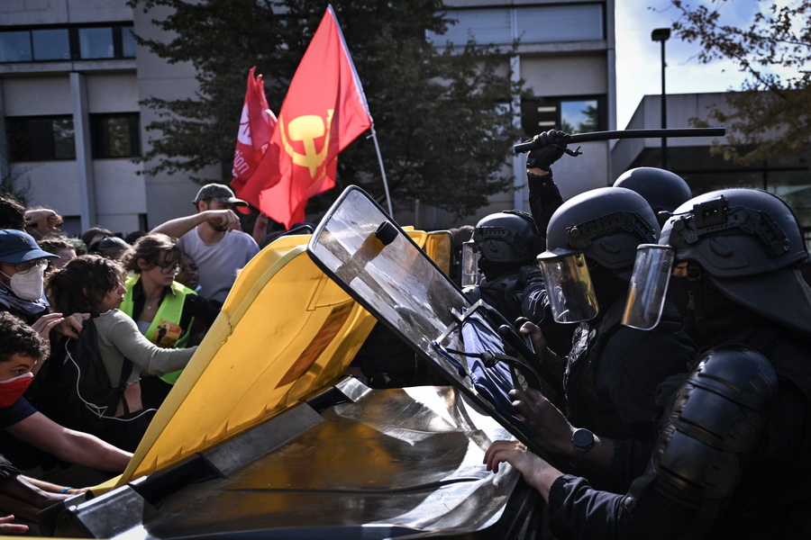 Η Γαλλική κυβέρνηση κατηγορεί τη ριζοσπαστική αριστερά για ταραχές στα σχολεία