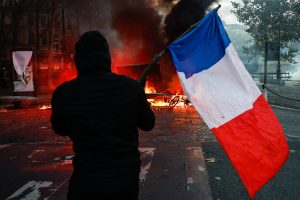 Γιατί δεν ξεσηκώνονται οι Ευρωπαίοι με όσα τους συμβαίνουν; Το ΒΙΝΤΕΟ εξηγεί τον λόγο