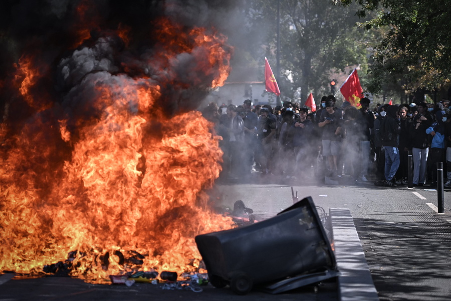 Χάος στη Γαλλία: Εκτός ελέγχου οι μαθητικές καταλήψεις – Και αλλοδαποί στα επεισόδια – Vid