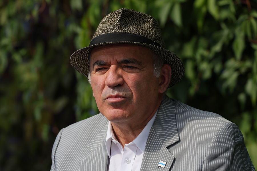 Ρωσία: Ο αντιπολιτευόμενος Γκάρι Κασπάροφ προειδοποιήθηκε ότι “κινδυνεύει” η ζωή του