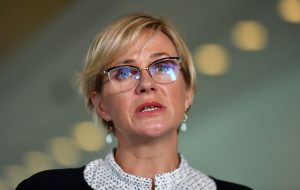 Αυστραλία: Σε κρίσιμη κατάσταση βουλευτής μετά από επίθεση άνδρα – Vid