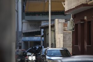 Μυστήριο με την έκρηξη στην Αθήνα: Τραυματίες αστυνομικοί και πολίτες – Τι εξετάζει η ΕΛ.ΑΣ.