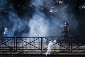 Σοκαριστικό ΒΙΝΤΕΟ από τους δρόμους της Γαλλίας: Πήγαν να κάψουν ζωντανή μία γυναίκα!
