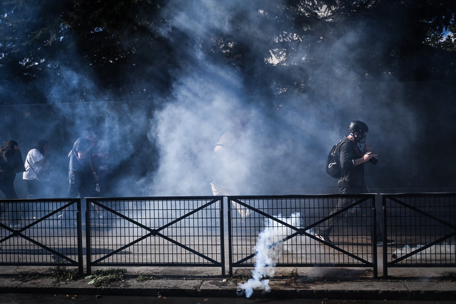 Σοκαριστικό ΒΙΝΤΕΟ από τους δρόμους της Γαλλίας: Πήγαν να κάψουν ζωντανή μία γυναίκα!