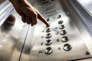 Ασύλληπτη ταχύτητα! Πόσο γρήγορα έφτασε στον 119ο όροφο…στην Κίνα! Vid