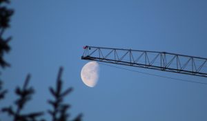 Γιατί η Ευρώπη κατασκευάζει γιγαντιαίο γερανό στη Σελήνη (Vid)