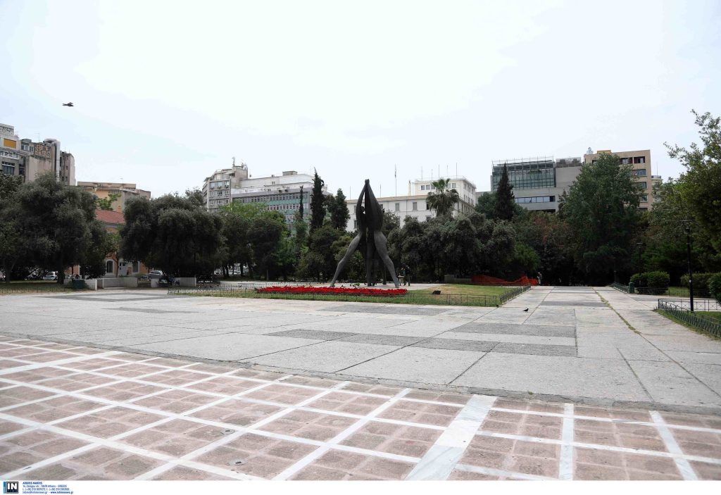 Νέες φυτεύσεις από τον Δήμο Αθηναίων στην πλατεία Κλαυθμώνος – 2.000 νέα φυτά και 1.100 τ.μ. γκαζόν