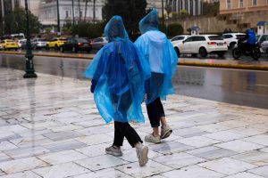 Στο έλεος της κακοκαιρίας η χώρα για δεύτερη μέρα – Πού θα είναι ισχυρά τα φαινόμενα σήμερα